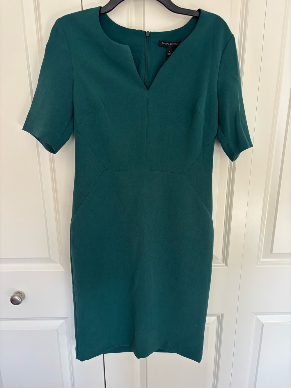 Women’s banana republic green short sleeve sheath Dress size 4. NWT